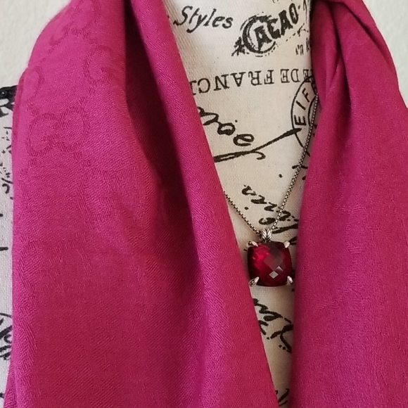 New GUCCI Monogram Wool & Silk Scarf - Picture 3 of 11